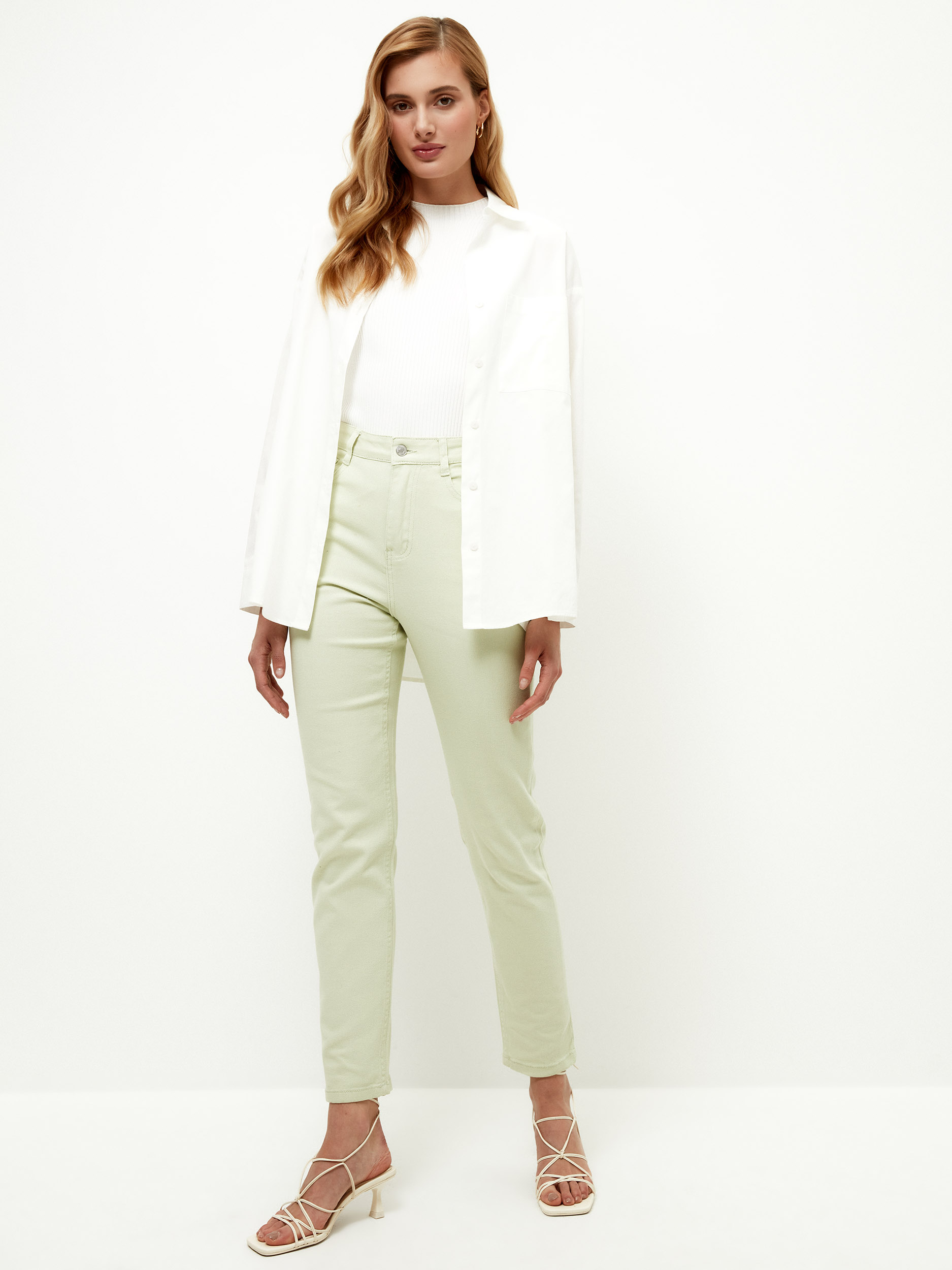 Джинсы mom fit